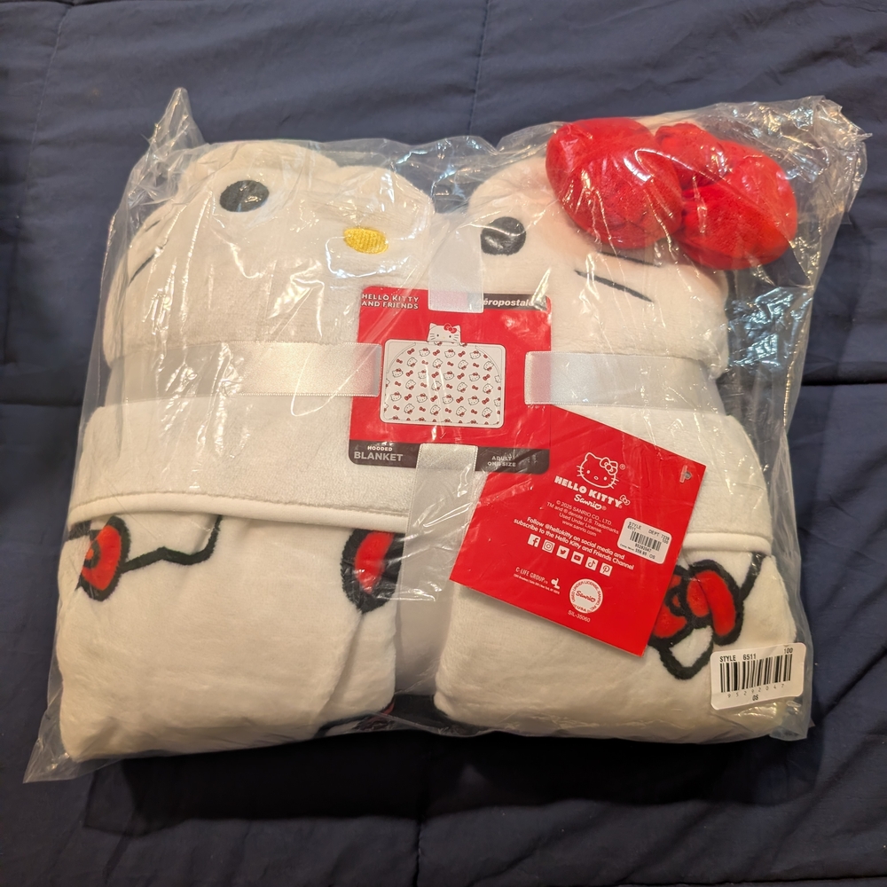 Aeropostale X Hello Kitty Hooded Blanket Adult One Size 35x30 Fleece